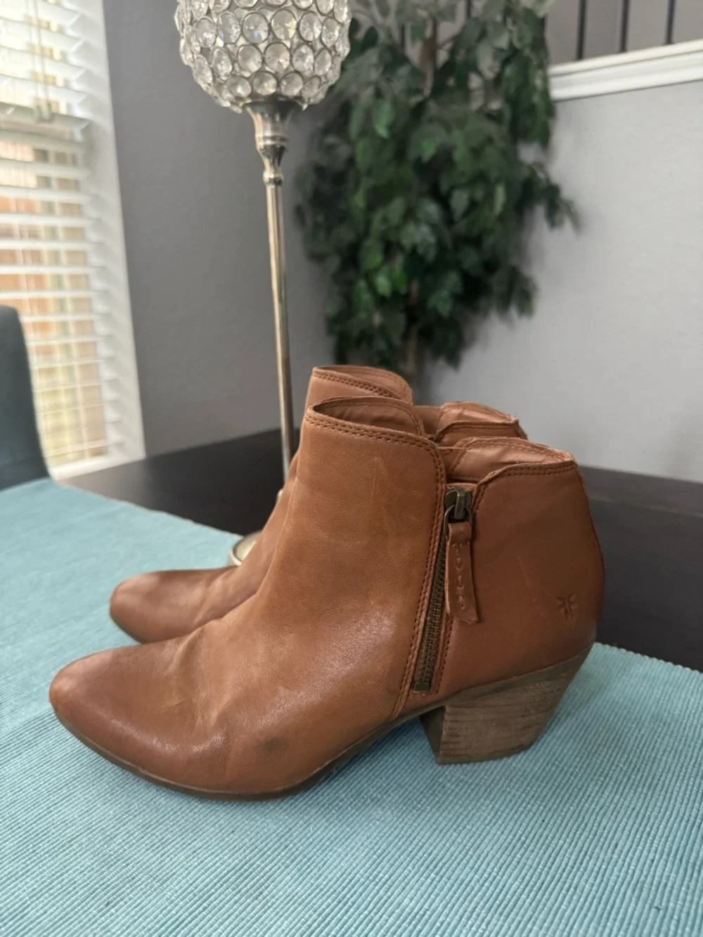 Frye Women's Brown Leather Ankle Boots - Stylish Zip Booties